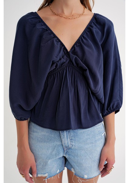 4703 Kadın V Yaka Lastikli Modal Bluz Lacivert indirimleri
