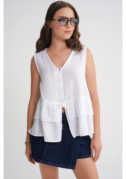 4722 Kadın V Yaka Fırfırlı Müslin Bluz Beyaz