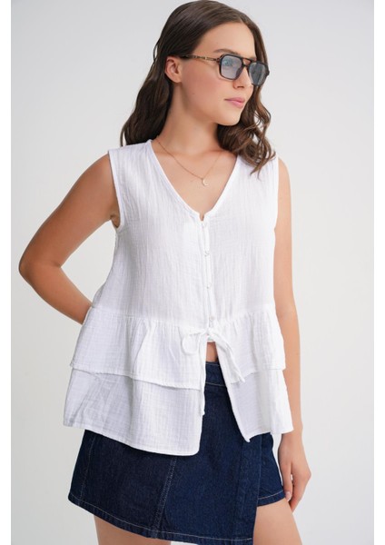 4722 Kadın V Yaka Fırfırlı Müslin Bluz Beyaz modelleri