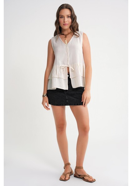 4722 Kadın V Yaka Fırfırlı Müslin Bluz Naturel fiyatları