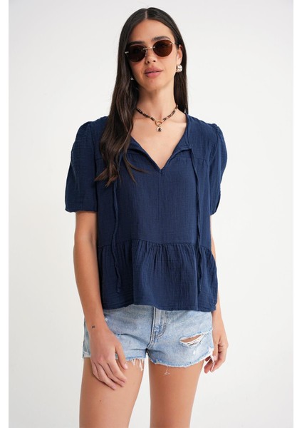 4715 Kadın Yakası Bağlamalı Kısa Kol Müslin Bluz Lacivert