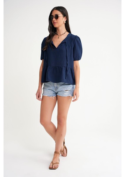 4715 Kadın Yakası Bağlamalı Kısa Kol Müslin Bluz Lacivert fiyatları