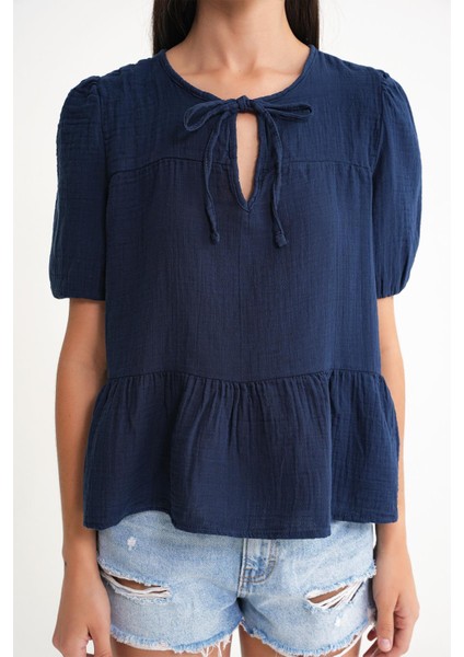 4715 Kadın Yakası Bağlamalı Kısa Kol Müslin Bluz Lacivert indirimleri