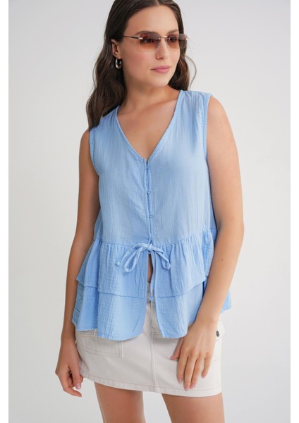 4722 Kadın V Yaka Fırfırlı Müslin Bluz Bebe Mavi