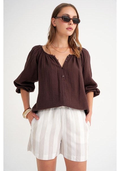 4707 Kadın Yakası Büzgülü Kolu Lastikli Bol Müslin Bluz Kahve