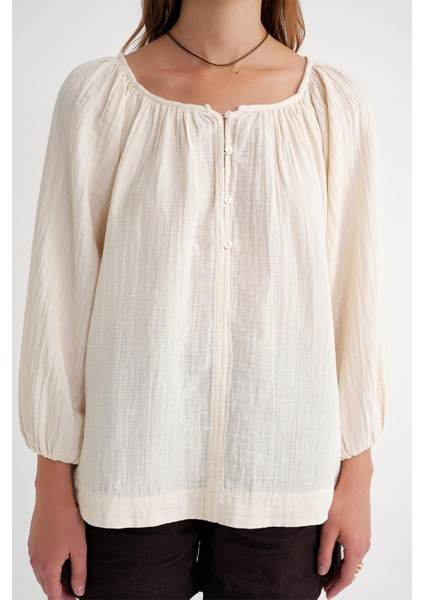 4707 Kadın Yakası Büzgülü Kolu Lastikli Bol Müslin Bluz Naturel indirimleri