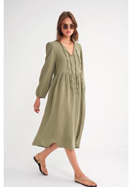 4739 Kadın Yakası Bağlamalı Müslin Midi Elbise Çağla fiyatları