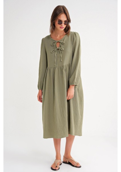 4739 Kadın Yakası Bağlamalı Müslin Midi Elbise Çağla modelleri