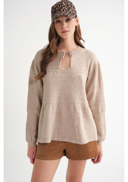 6950 Kadın Yakası Bağcıklı Pileli Triko Kazak Bej modelleri