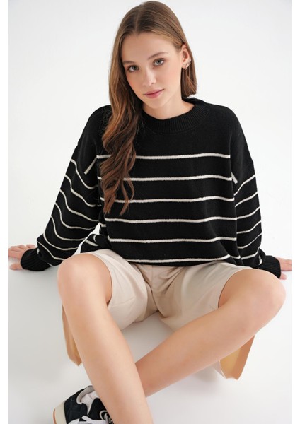6944 Kadın Salaş Yumuşak Dokulu Çizgili Triko Kazak Siyah fırsatları