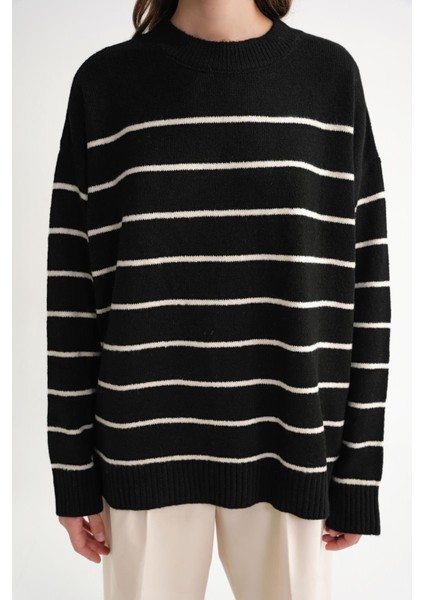 6944 Kadın Salaş Yumuşak Dokulu Çizgili Triko Kazak Siyah indirimleri