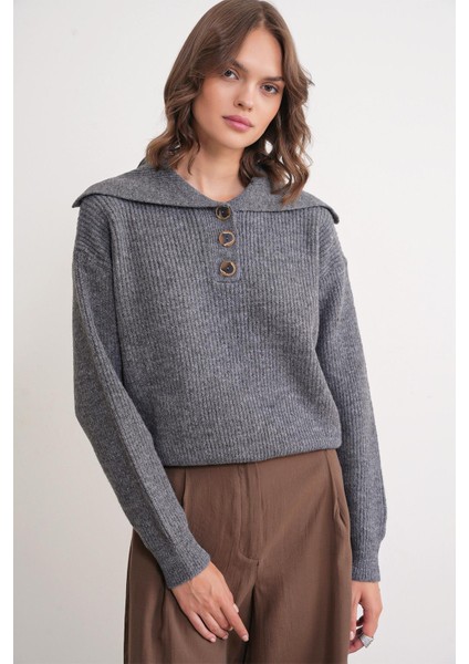 6900 Kadın Düğmeli Devrik Yaka Triko Kazak Antrasit