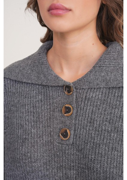 6900 Kadın Düğmeli Devrik Yaka Triko Kazak Antrasit indirimleri