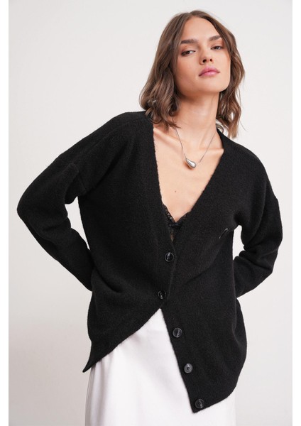 6953 Kadın Oversize Yün Karışımlı Premium Kalp Nakışlı Hırka Siyah modelleri