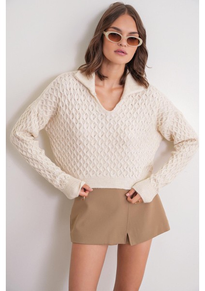 6896 Kadın Örgü Detaylı Crop Triko Kazak Naturel