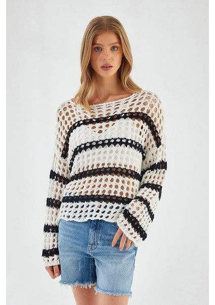 6877 Kadın Çizgili Ajurlu Kayık Yaka Triko Kazak Ekru