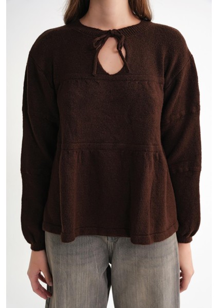 6950 Kadın Yakası Bağcıklı Pileli Triko Kazak Kahve indirimleri