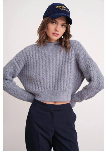 6893 Kadın Saç Örgülü Sakallı Crop Triko Kazak Gri