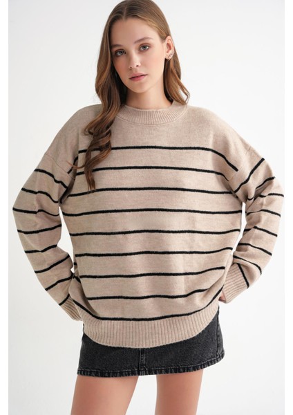 6944 Kadın Salaş Yumuşak Dokulu Çizgili Triko Kazak Bej fırsatları