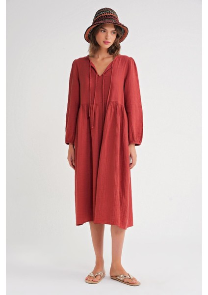 4739 Kadın Yakası Bağlamalı Müslin Midi Elbise Kiremit