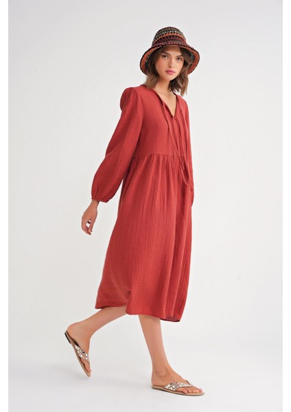 4739 Kadın Yakası Bağlamalı Müslin Midi Elbise Kiremit modelleri