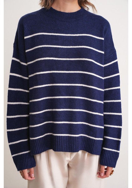 6944 Kadın Salaş Yumuşak Dokulu Çizgili Triko Kazak Lacivert indirimleri