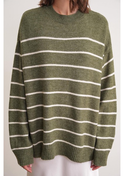 6944 Kadın Salaş Yumuşak Dokulu Çizgili Triko Kazak Haki indirimleri