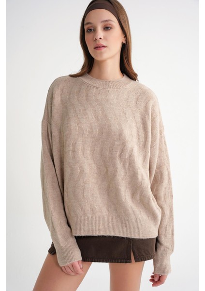 6947 Kadın Kendinden Desenli Oversize Triko Kazak Bej fırsatları