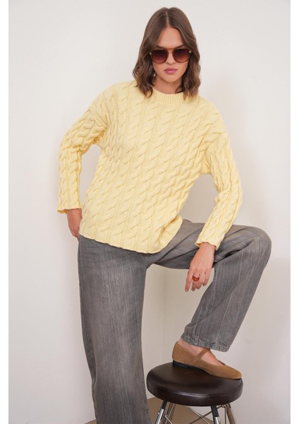 6973 Kadın Saç Örgülü Regular Basic Triko Kazak Pastel Sarısı modelleri
