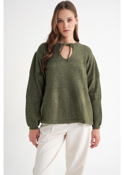 6950 Kadın Yakası Bağcıklı Pileli Triko Kazak Haki