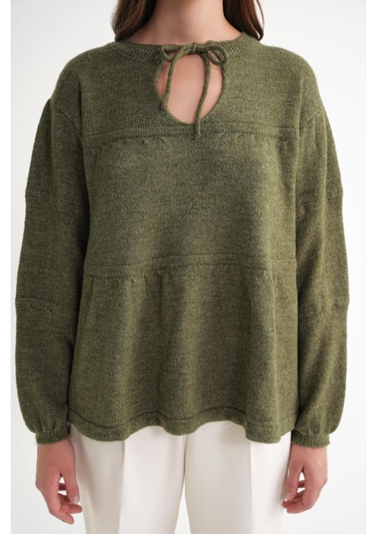 6950 Kadın Yakası Bağcıklı Pileli Triko Kazak Haki indirimleri