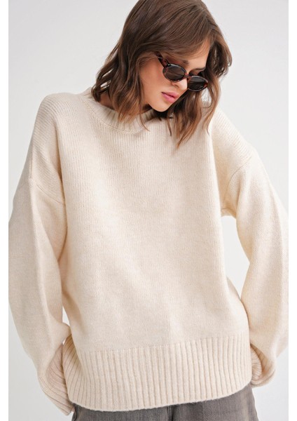6925 Kadın Geniş Kollu Yumuşak Dokulu Triko Kazak Krem modelleri