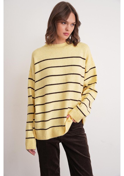 6944 Kadın Salaş Yumuşak Dokulu Çizgili Triko Kazak Sarı