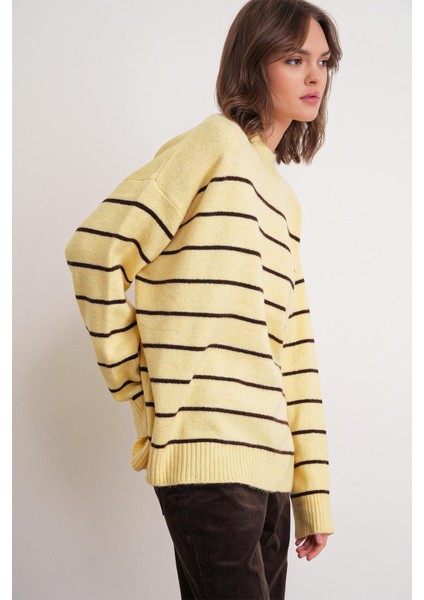 6944 Kadın Salaş Yumuşak Dokulu Çizgili Triko Kazak Sarı fırsatları