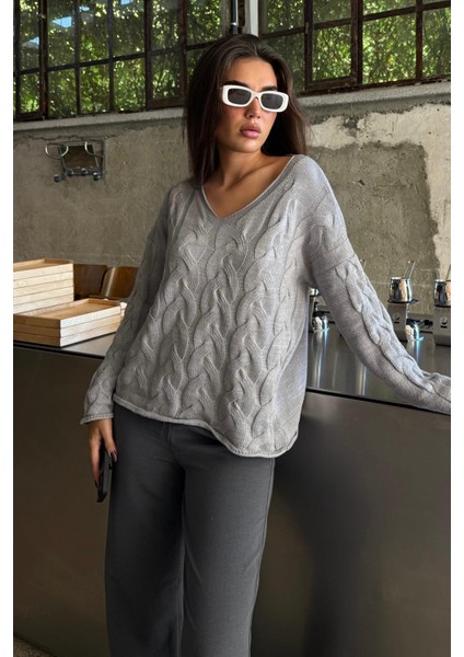 Gri V Yaka Örgü Desen Oversize Kadın Kazak MG2519 fırsatları