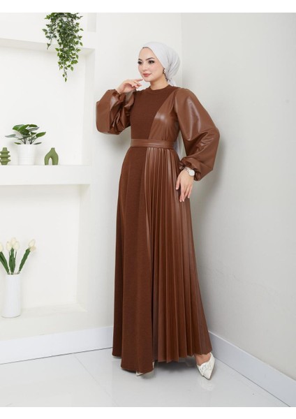 Piliseli Deri Detaylı Elbise