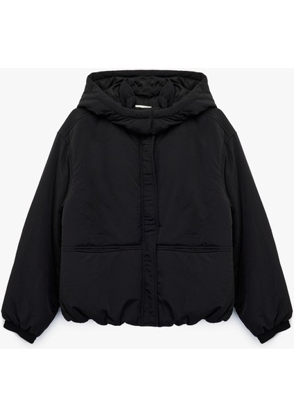 Cepli Fermuarlı Su Itici Uzun Kollu Kapüşonlu Kısa Şişme Mont modelleri