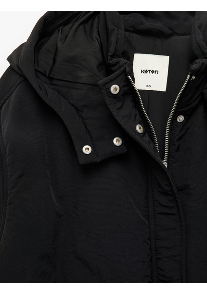 Cepli Fermuarlı Su Itici Uzun Kollu Kapüşonlu Kısa Şişme Mont indirimleri