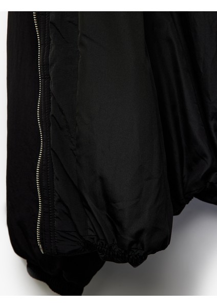 Cepli Fermuarlı Su Itici Uzun Kollu Kapüşonlu Kısa Şişme Mont