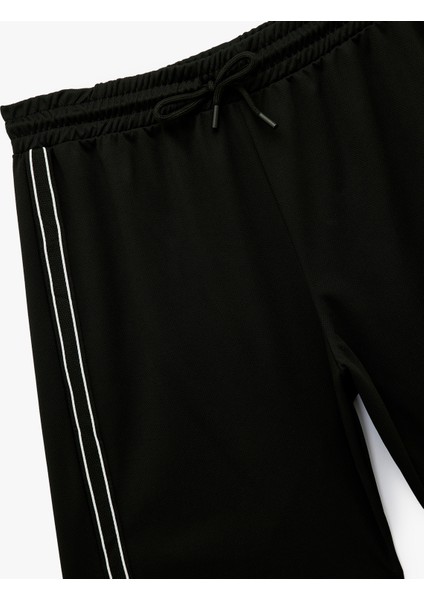 Beli Lastikli Bağlamalı Yanları Şerit Detaylı Spor Şort modelleri