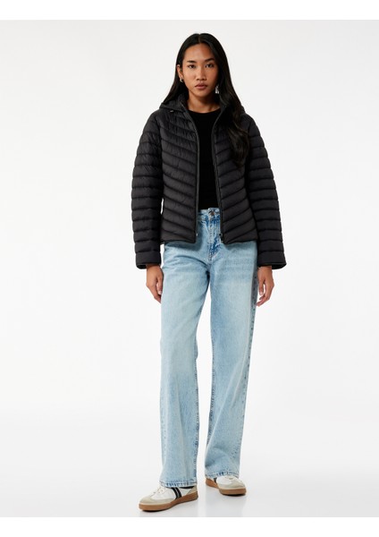 Uzun Kollu Cepli Fermuarlı Su Itici Kapüşonlu Şişme Mont