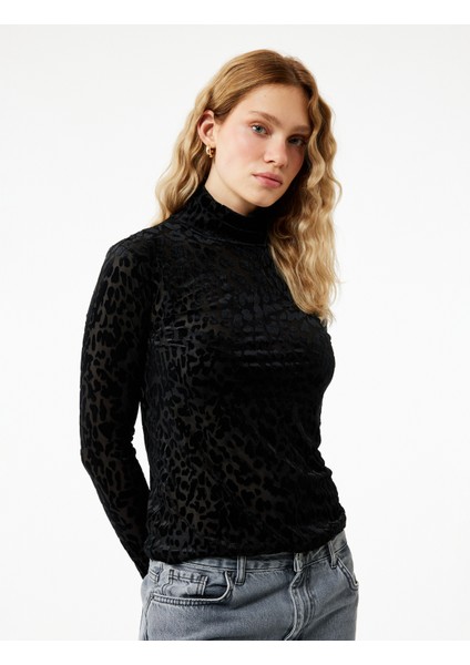 Uzun Kollu Balıkçı Yaka Leopar Desenli Kadife Tişört
