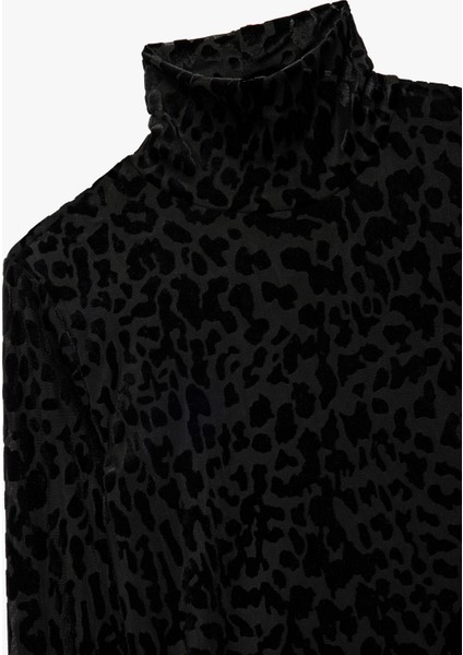 Uzun Kollu Balıkçı Yaka Leopar Desenli Kadife Tişört indirimleri