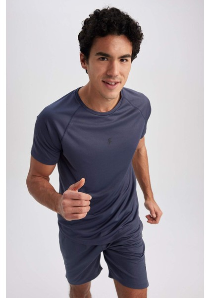 Fit Slim Fit Dar Kesim Yaka Baskılı Sporcu Kısa Kollu Tişört V2887AZ23SP