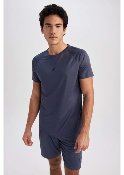 Fit Slim Fit Dar Kesim Yaka Baskılı Sporcu Kısa Kollu Tişört V2887AZ23SP
