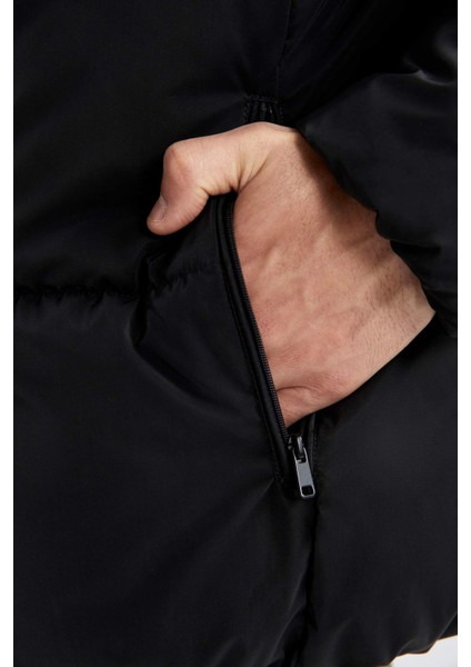 Slim Fit Şişme Mont Dar Kesim Dik Yaka Astarlı Fermuarlı Çift Cepli U4213AZ23AU