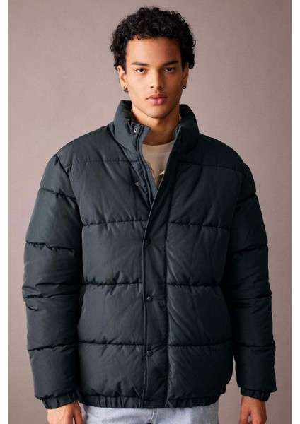 Fermuarlı Çıtçıtlı Cepli Dik Yaka Şişme Mont A2519AX23WN