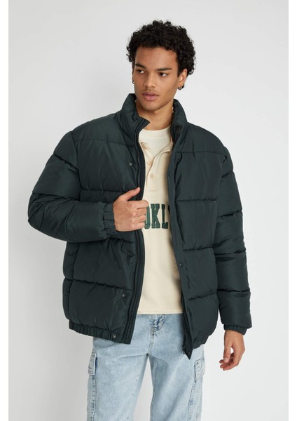 Fermuarlı Çıtçıtlı Cepli Dik Yaka Şişme Mont A2519AX23WN