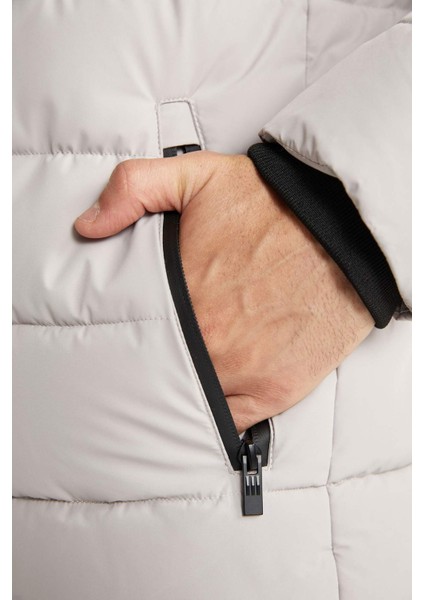 Rüzgar Geçirmez Şişme Mont Slim Fit Kapüşonlu Suni Kürk Astarlı Fermuarlı R0216AZ23AU