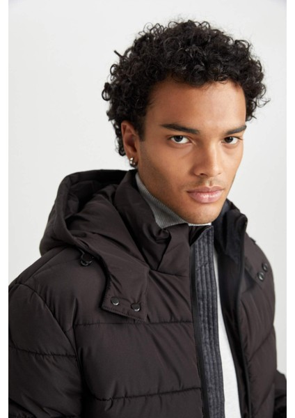 Su İtici Slim Fit Dar Kesim Astarlı Kapüşonlu Fermuarlı Cepli Dolgulu Mont R0216AZ23AU